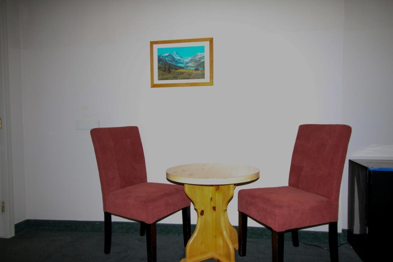 Bighorn Inn & Suites Canmore Exterior foto