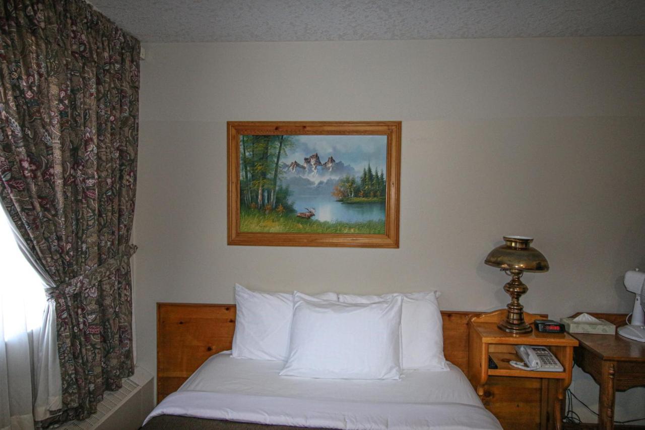 Bighorn Inn & Suites Canmore Exterior foto