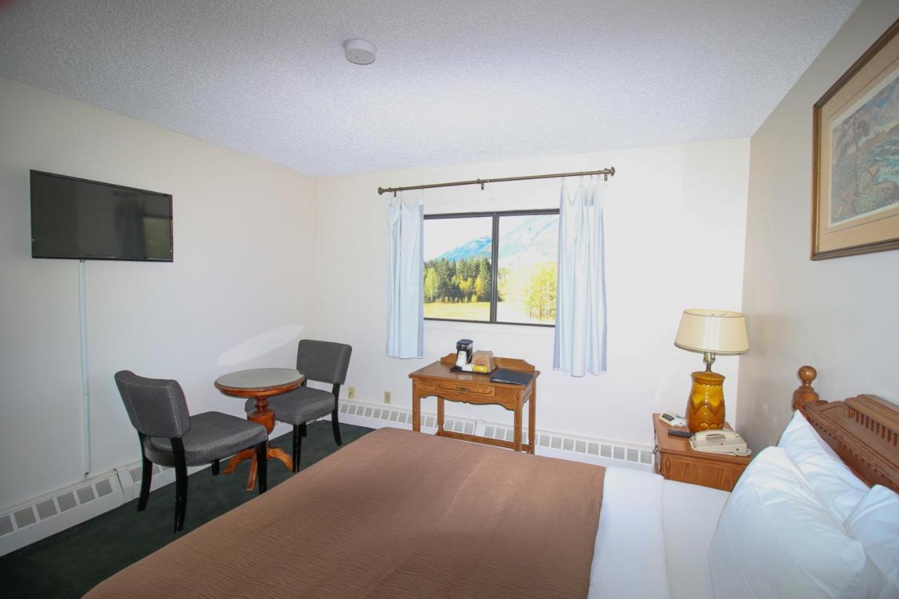 Bighorn Inn & Suites Canmore Exterior foto
