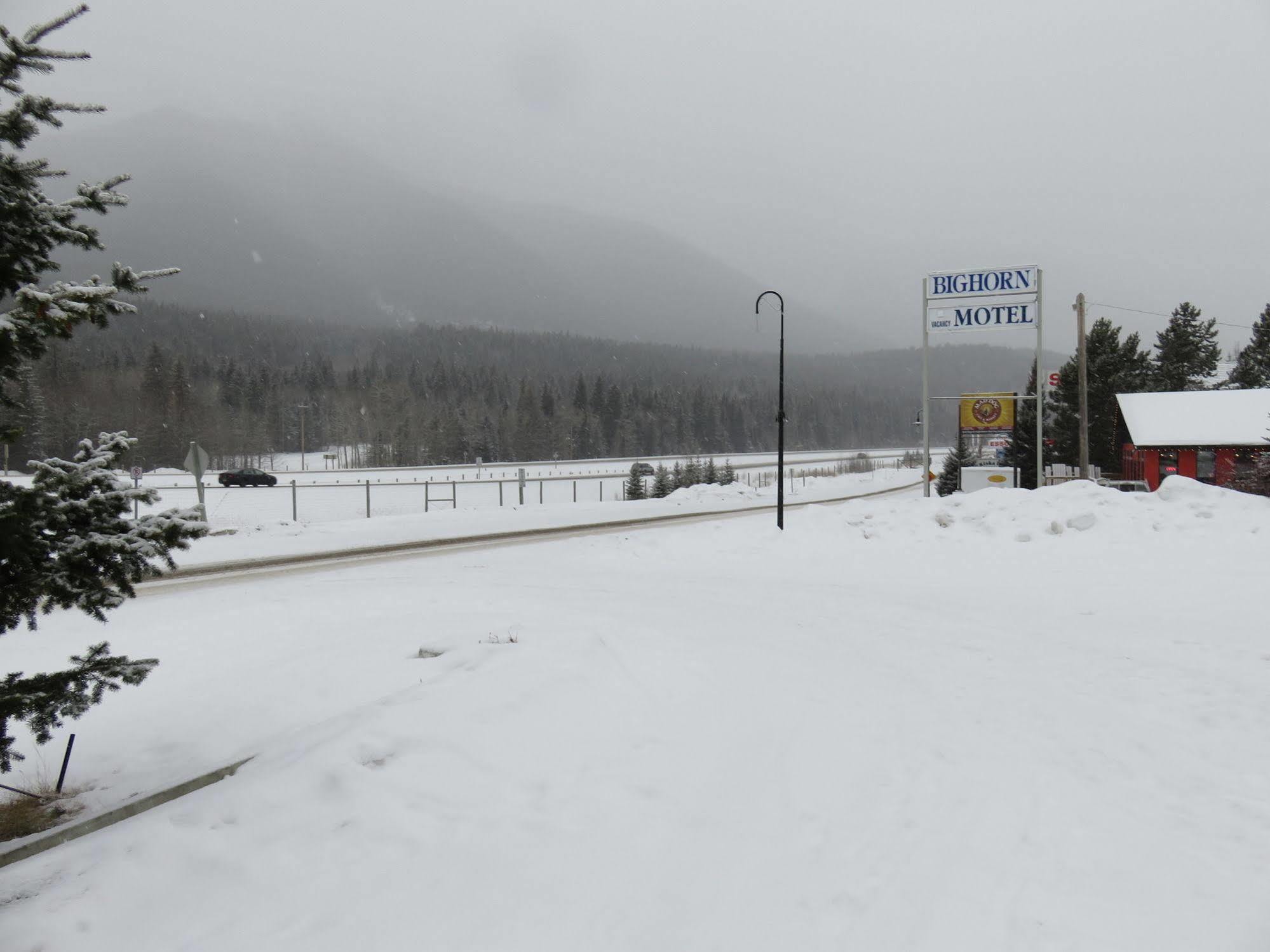 Bighorn Inn & Suites Canmore Exterior foto